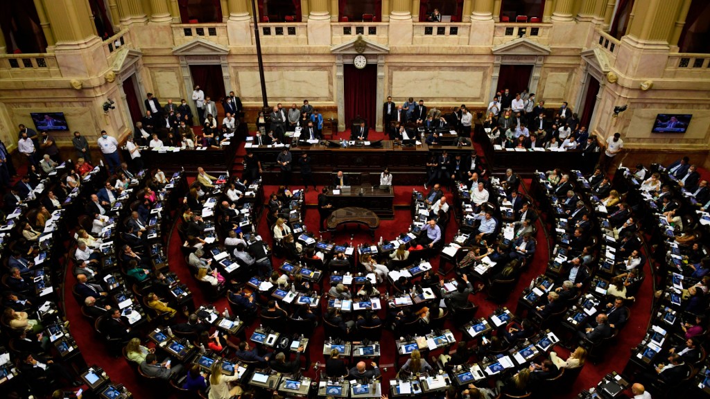 Diputados al rojo vivo: escándalo cripto, maniobras oficialistas y una sesión que promete estallar