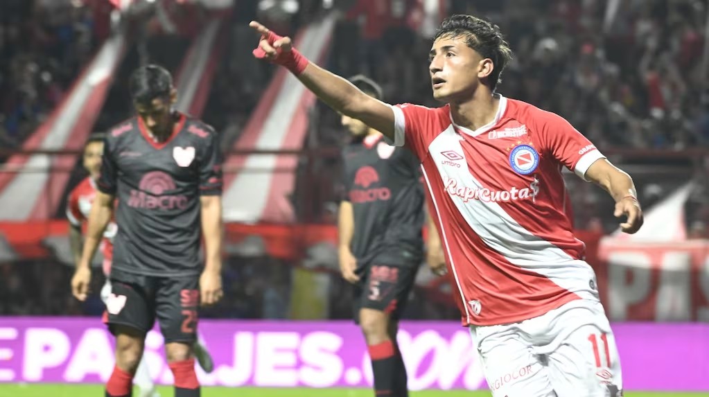 Argentinos se desató en el segundo tiempo, le gano a Instituto y se metió en cuartos