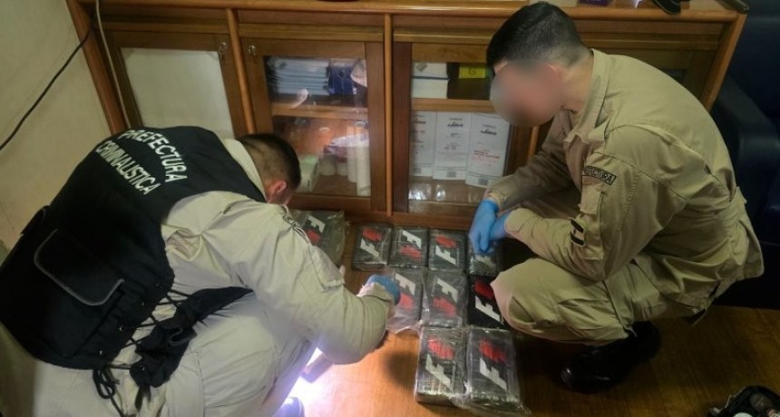 &iexcl;NARCOBUQUE EN Z&Aacute;RATE! Hallaron 16 kilos de coca&iacute;na escondidos en una embarcaci&oacute;n italiana