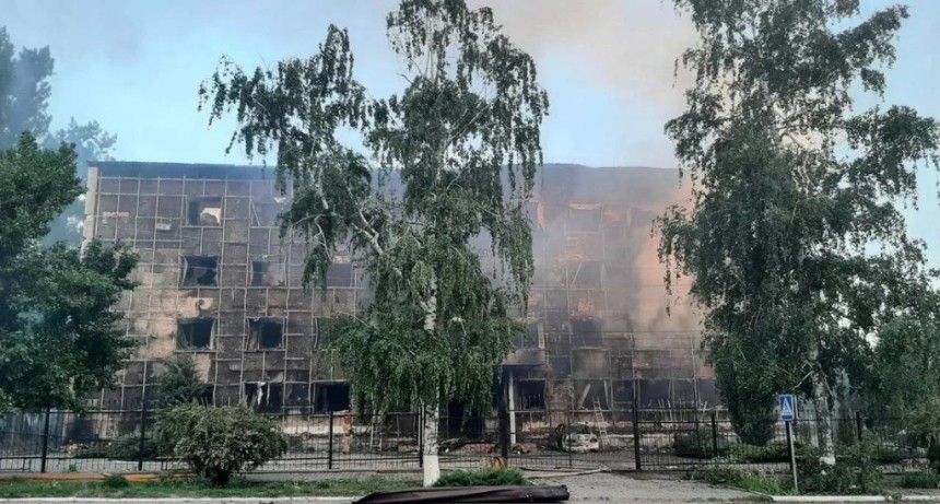 HORROR EN LA MADRUGADA: denuncian muertos y decenas de heridos tras un ataque de Kiev contra una residencia estudiantil en Lugansk