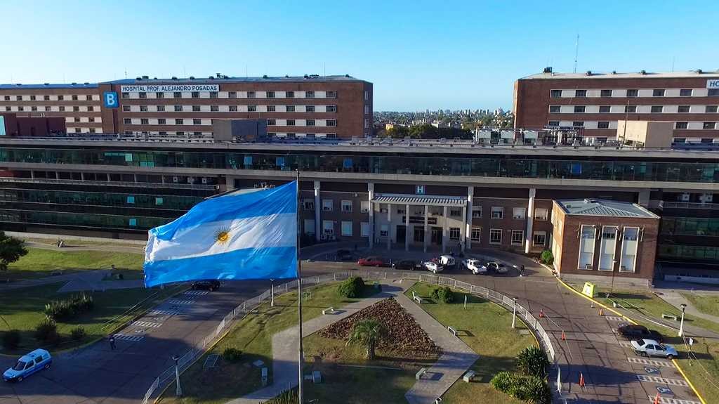Renunció el director del Hospital Posadas en medio de un escándalo: amenazas, paros y temor a despidos