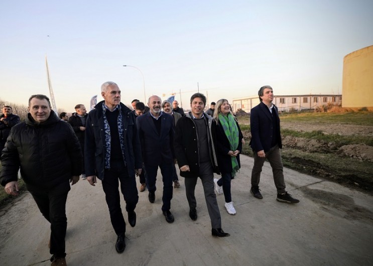 Kicillof supervisó la obra de una nueva planta potabilizadora que beneficiará a 855 mil bonaerenses y desafía el ajuste