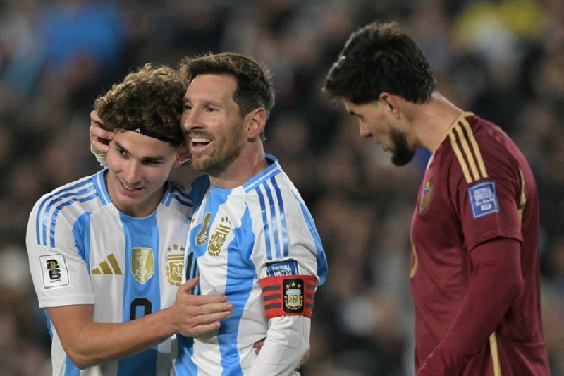 Messi lloró, brilló y se despidió de la Selección en casa con dos goles y una fiesta Monumental
