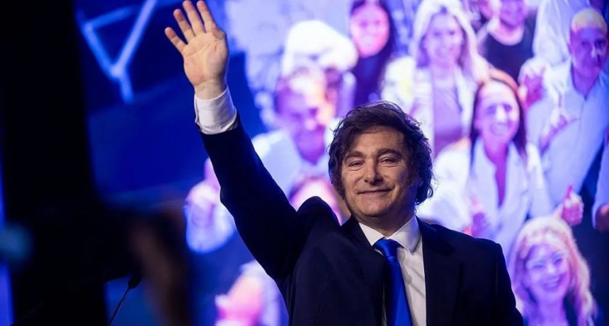 Milei arrasó en las urnas: triunfo libertario en 16 provincias y promesa de un nuevo “shock de reformas”