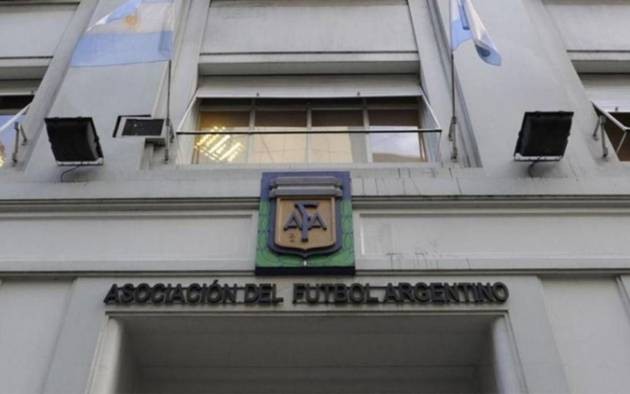 Golpe al corazón del fútbol: allanan la AFA y más de 20 clubes por una causa por lavado que sacude al país