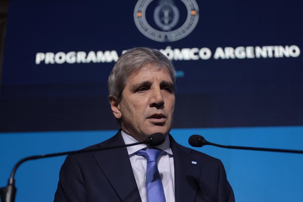 Volantazo en el dólar: el Gobierno ata las bandas a la inflación y cambia el rumbo cambiario