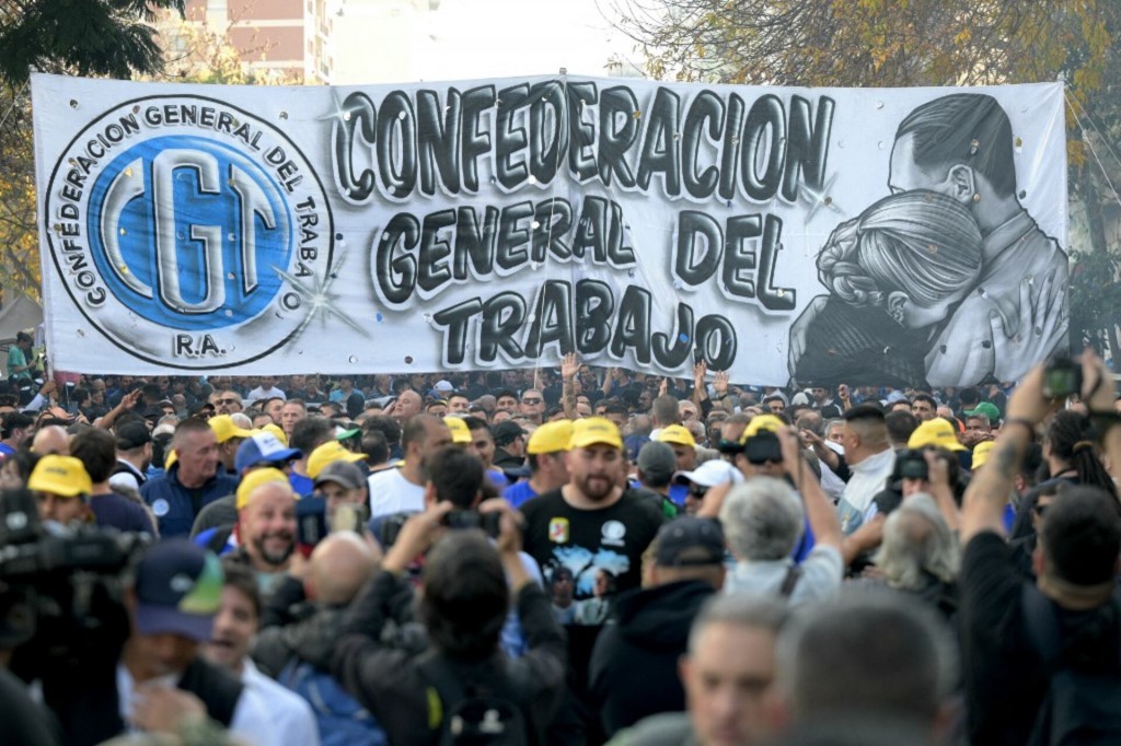 Tensión en las calles: la CGT marcha en Buenos Aires y ATE paraliza el país contra la reforma laboral de Milei