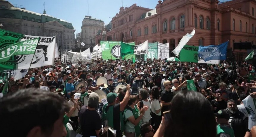 Estalla la tensión: paro nacional y marcha masiva al Congreso contra la reforma laboral de Milei