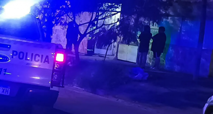 Horror en La Tablada: mataron a un hombre a hachazos y detuvieron a su hijo adolescente